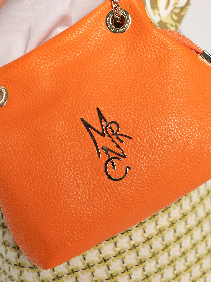 Сумка-кроссбоди оранжевая с брендированным патчем